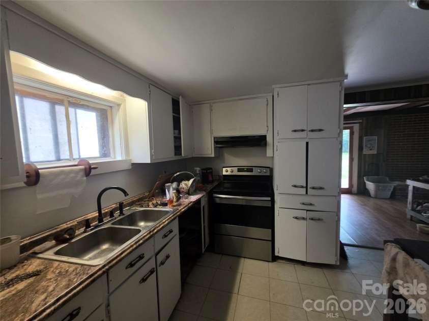 78 Brooks Cove Road, Candler, NC 28715.  MLS# CAR4396533, YatesRealty ID 32325. 