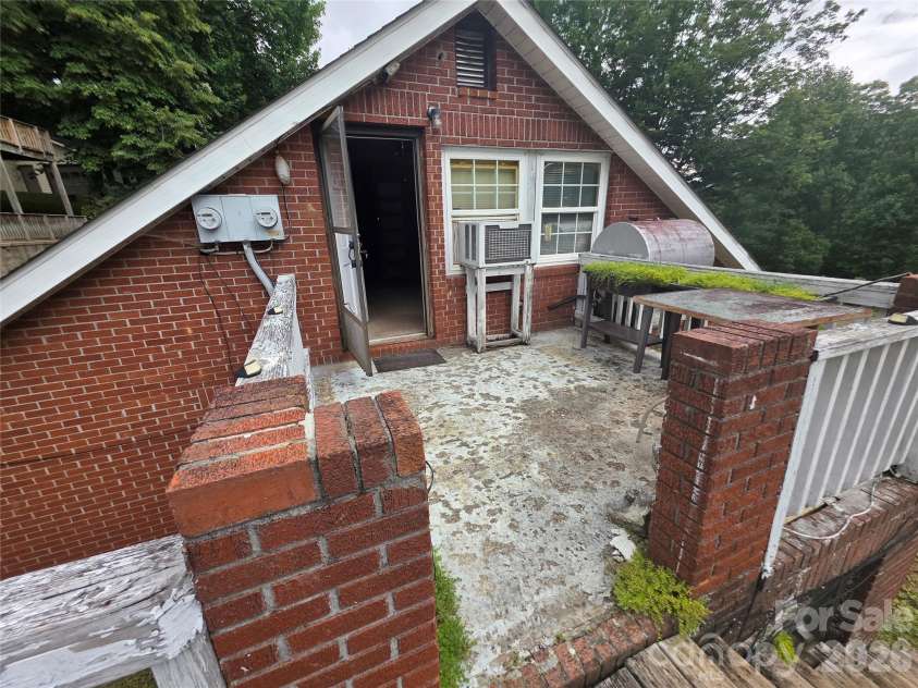 78 Brooks Cove Road, Candler, NC 28715.  MLS# CAR4396533, YatesRealty ID 32325. 