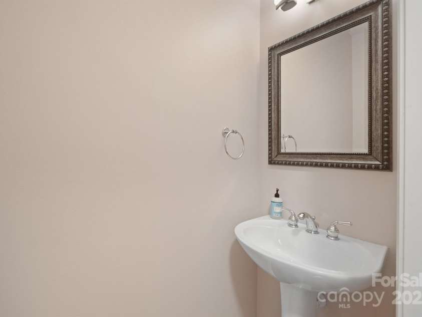 15530 Troubadour Lane, Huntersville, NC 28078.  MLS# CAR4281831, YatesRealty ID 32328. 