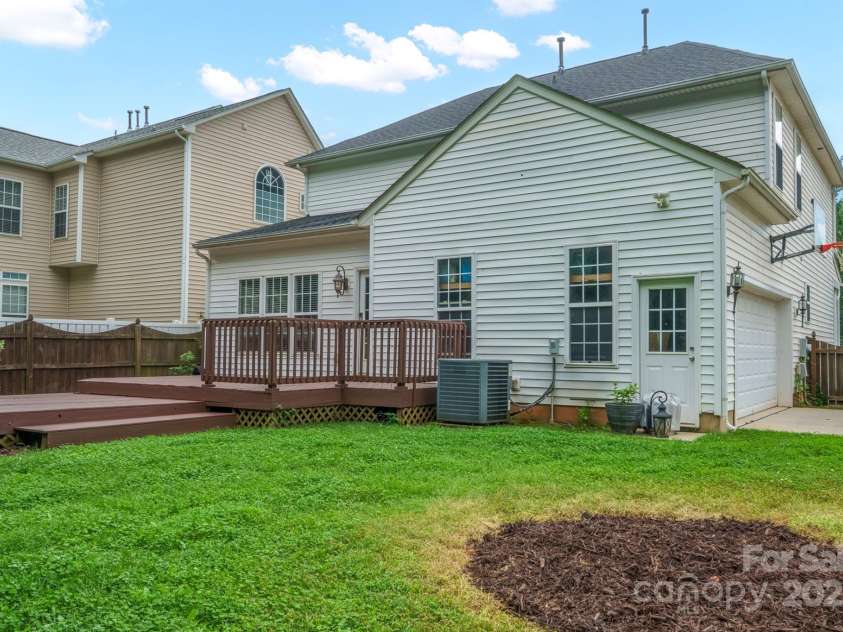 15530 Troubadour Lane, Huntersville, NC 28078.  MLS# CAR4281831, YatesRealty ID 32328. 