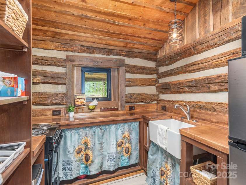 9386 Cruso Road, Canton, NC 28716.  MLS# CAR4315608, YatesRealty ID 32329. 