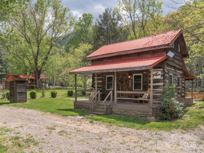 9386 Cruso Road, Canton, NC 28716.  MLS# CAR4315608, YatesRealty ID 32329. 