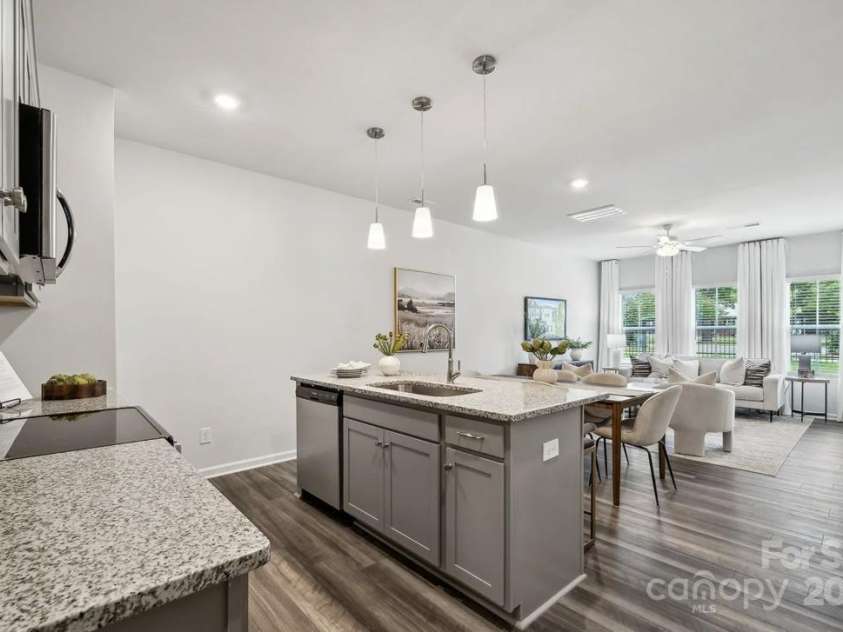 2928 Sloan Drive, Charlotte, NC 28208.  MLS# CAR4325603, YatesRealty ID 3233. 