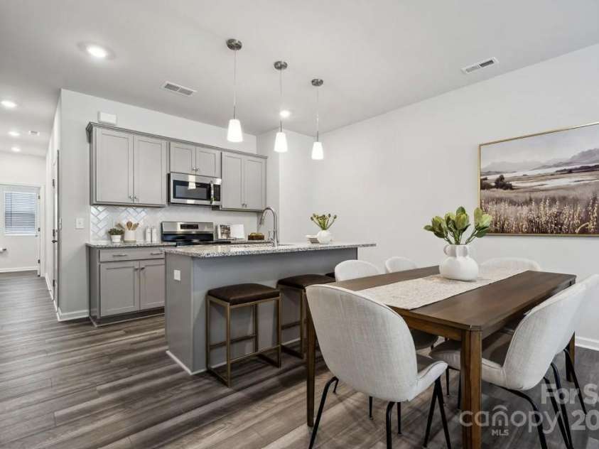 2928 Sloan Drive, Charlotte, NC 28208.  MLS# CAR4325603, YatesRealty ID 3233. 