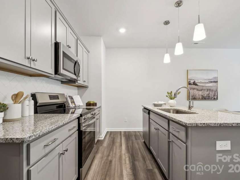 2928 Sloan Drive, Charlotte, NC 28208.  MLS# CAR4325603, YatesRealty ID 3233. 