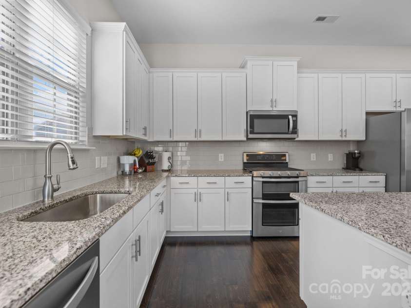 9804 Ainslie Downs Street, Charlotte, NC 28273.  MLS# CAR4225132, YatesRealty ID 3233. 