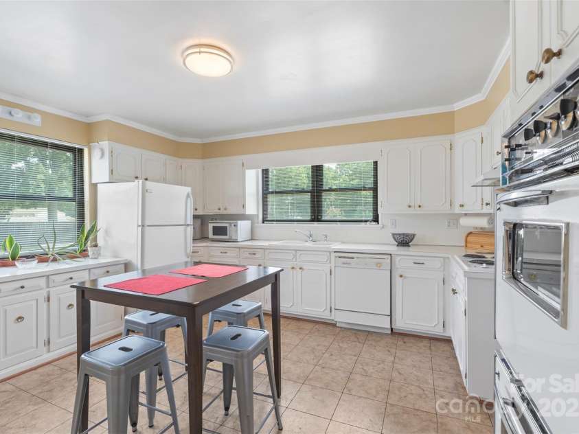 1513 Ridge Avenue, Kannapolis, NC 28083.  MLS# CAR4284529, YatesRealty ID 32330. 