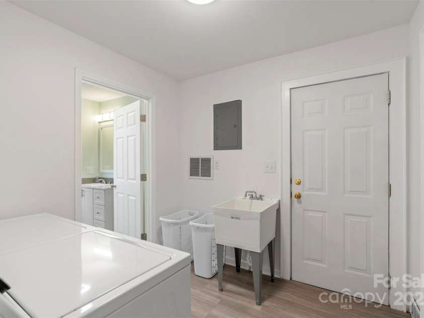 1513 Ridge Avenue, Kannapolis, NC 28083.  MLS# CAR4284529, YatesRealty ID 32330. 