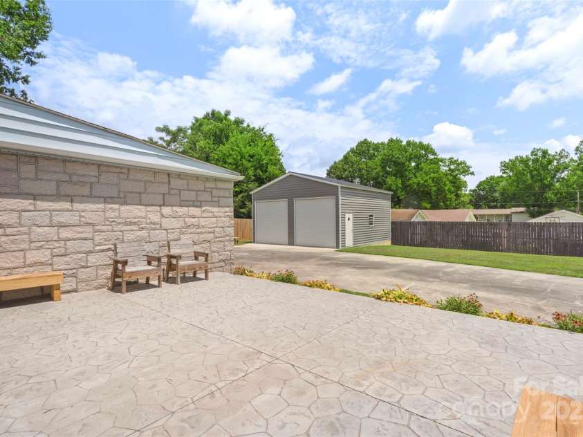 1513 Ridge Avenue, Kannapolis, NC 28083.  MLS# CAR4284529, YatesRealty ID 32330. 