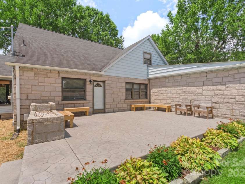 1513 Ridge Avenue, Kannapolis, NC 28083.  MLS# CAR4284529, YatesRealty ID 32330. 