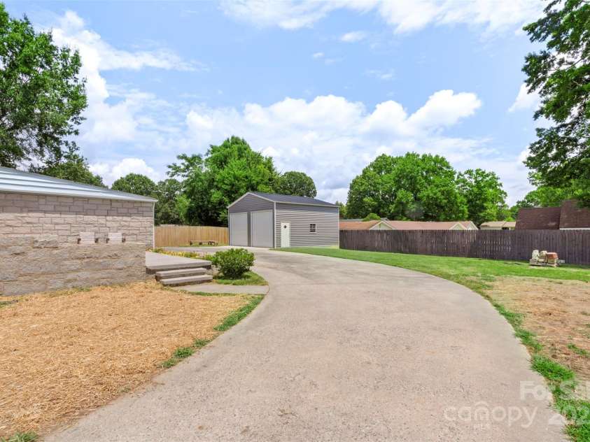 1513 Ridge Avenue, Kannapolis, NC 28083.  MLS# CAR4284529, YatesRealty ID 32330. 