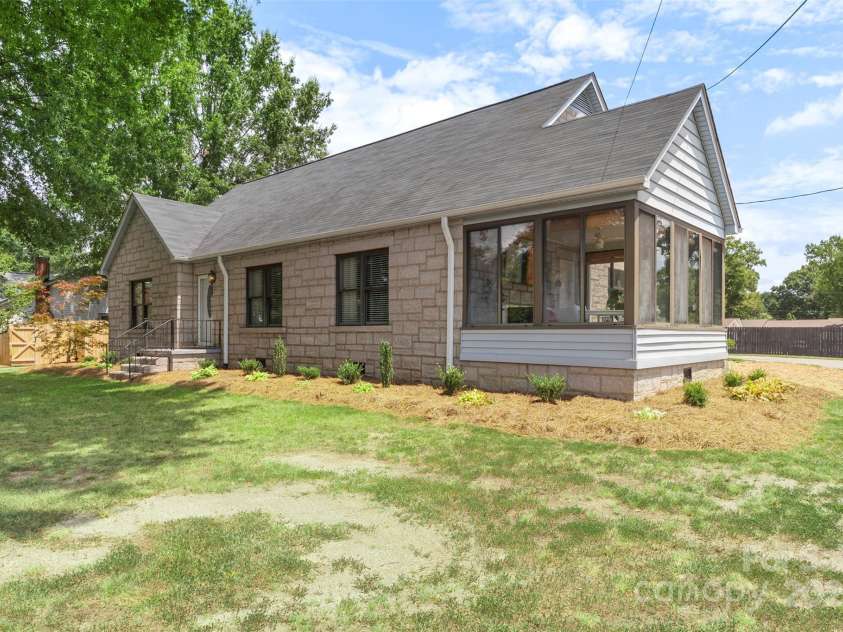 1513 Ridge Avenue, Kannapolis, NC 28083.  MLS# CAR4284529, YatesRealty ID 32330. 