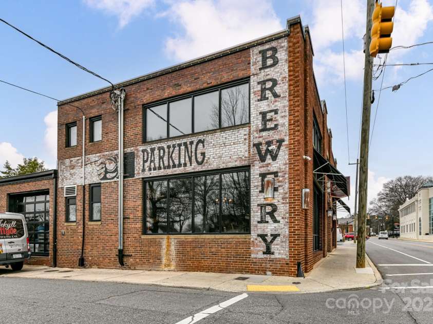 105 Howe Street, Belmont, NC 28012.  MLS# CAR4288261, YatesRealty ID 32331. 