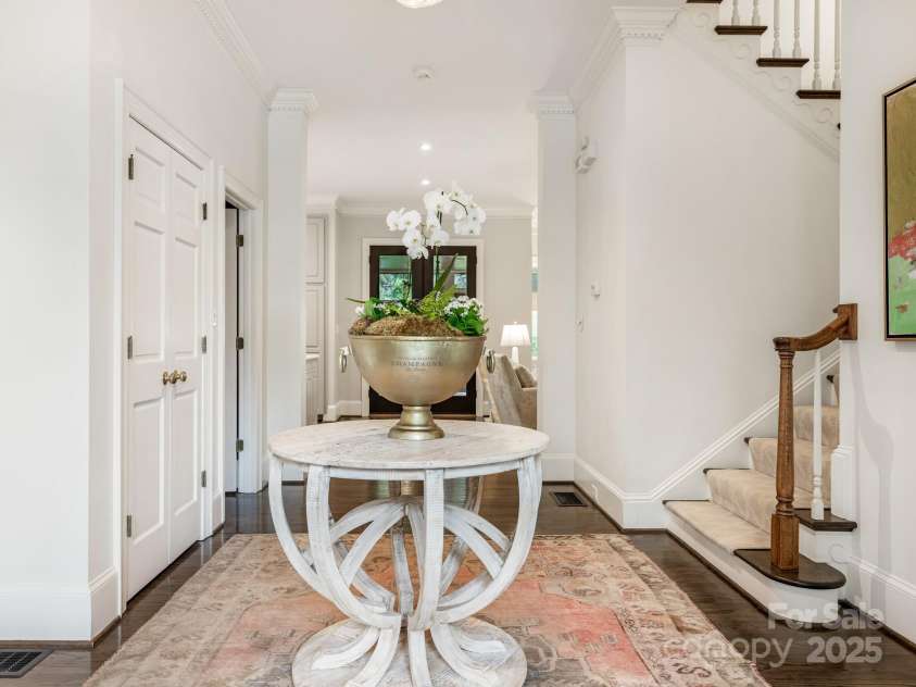 4119 Carnoustie Lane, Charlotte, NC 28210.  MLS# CAR4290999, YatesRealty ID 32332. Foyer
