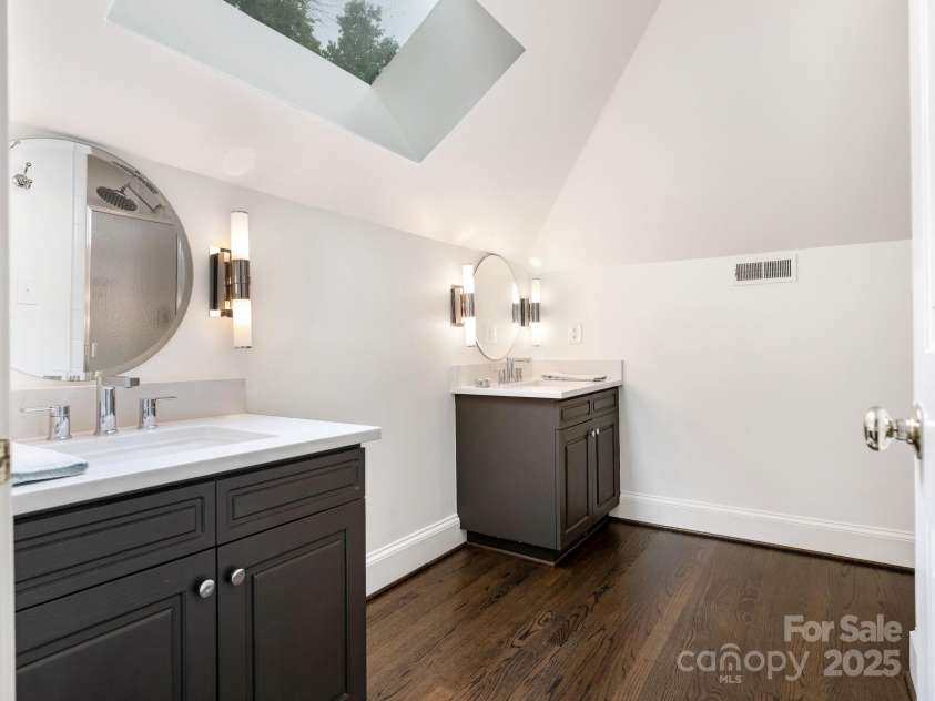 4119 Carnoustie Lane, Charlotte, NC 28210.  MLS# CAR4290999, YatesRealty ID 32332. Guest Suite Full Bath