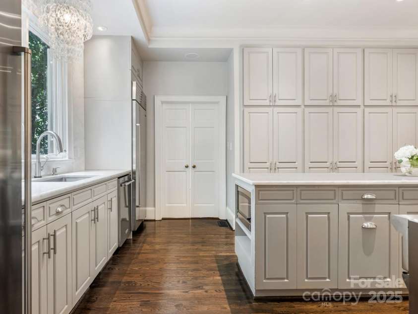 4119 Carnoustie Lane, Charlotte, NC 28210.  MLS# CAR4290999, YatesRealty ID 32332. Kitchen