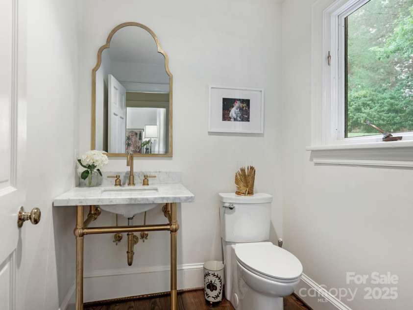 4119 Carnoustie Lane, Charlotte, NC 28210.  MLS# CAR4290999, YatesRealty ID 32332. Second Powder Room