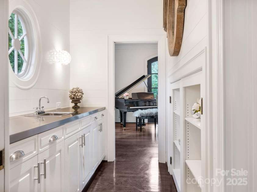 4119 Carnoustie Lane, Charlotte, NC 28210.  MLS# CAR4290999, YatesRealty ID 32332. Wet Bar