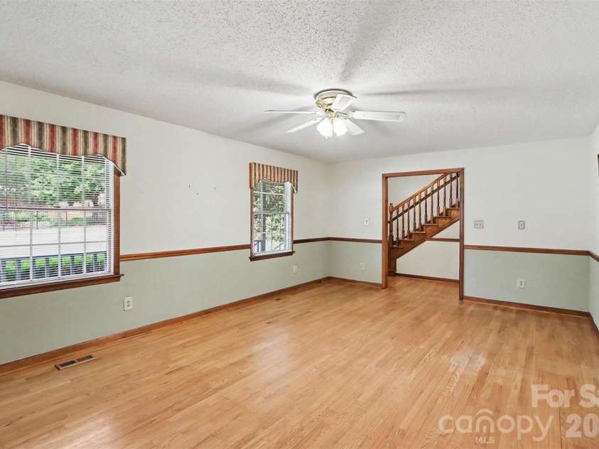 124 Catawba Avenue, Mooresville, NC 28115.  MLS# CAR4396630, YatesRealty ID 32339. 