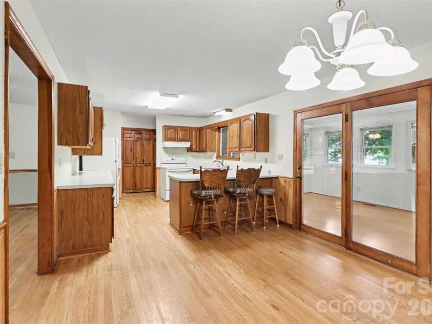 124 Catawba Avenue, Mooresville, NC 28115.  MLS# CAR4396630, YatesRealty ID 32339. 