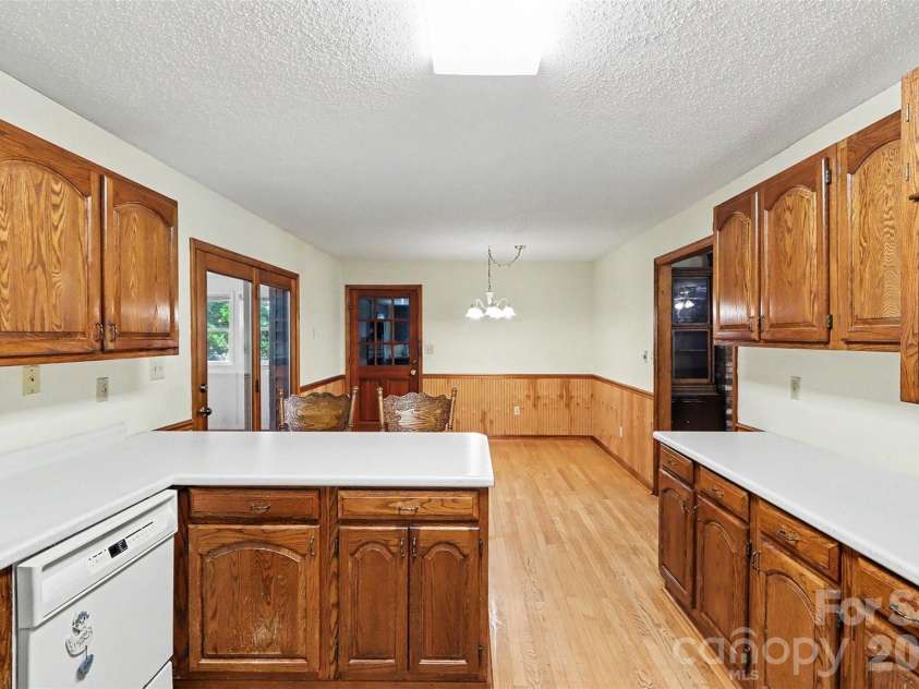 124 Catawba Avenue, Mooresville, NC 28115.  MLS# CAR4396630, YatesRealty ID 32339. 