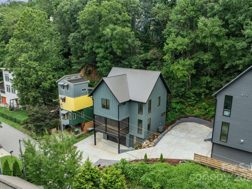 45 Waynesville Avenue, Asheville, NC 28806.  MLS# CAR4289629, YatesRealty ID 32339. 