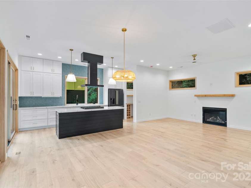 45 Waynesville Avenue, Asheville, NC 28806.  MLS# CAR4289629, YatesRealty ID 32339. 