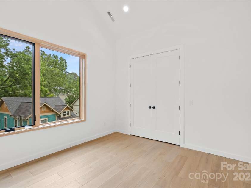 45 Waynesville Avenue, Asheville, NC 28806.  MLS# CAR4289629, YatesRealty ID 32339. 