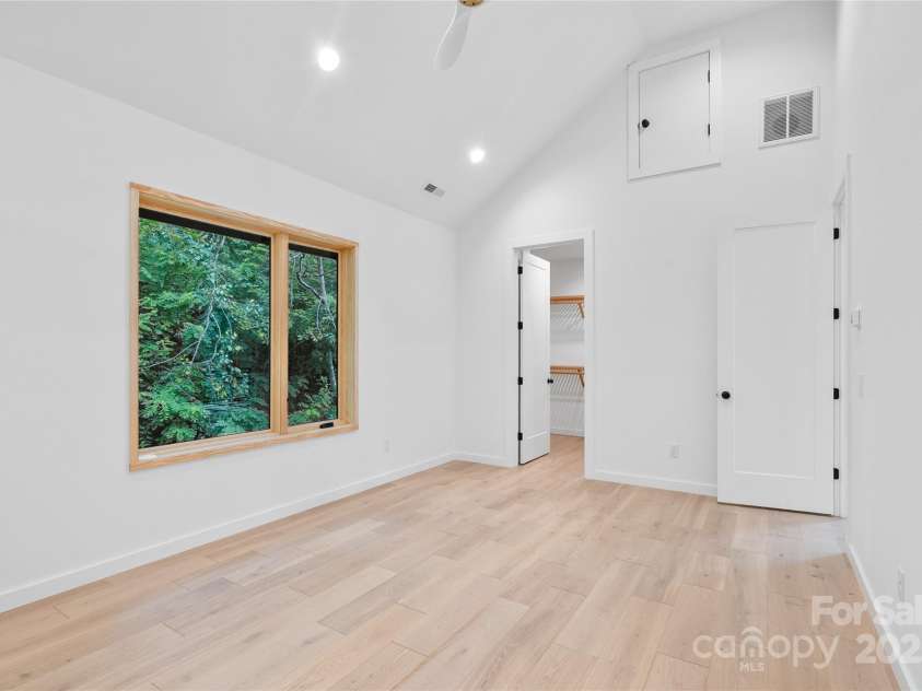 45 Waynesville Avenue, Asheville, NC 28806.  MLS# CAR4289629, YatesRealty ID 32339. 