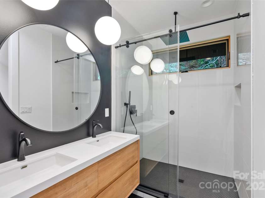 45 Waynesville Avenue, Asheville, NC 28806.  MLS# CAR4289629, YatesRealty ID 32339. 