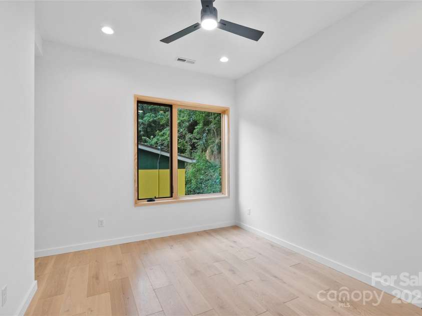 45 Waynesville Avenue, Asheville, NC 28806.  MLS# CAR4289629, YatesRealty ID 32339. 