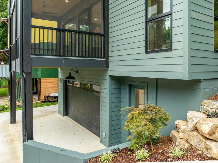 45 Waynesville Avenue, Asheville, NC 28806.  MLS# CAR4289629, YatesRealty ID 32339. 