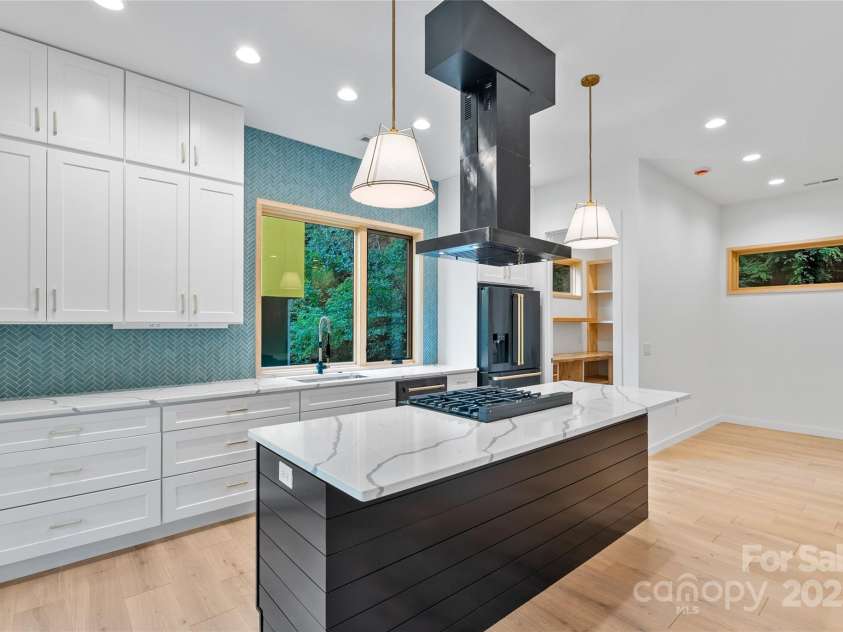 45 Waynesville Avenue, Asheville, NC 28806.  MLS# CAR4289629, YatesRealty ID 32339. 