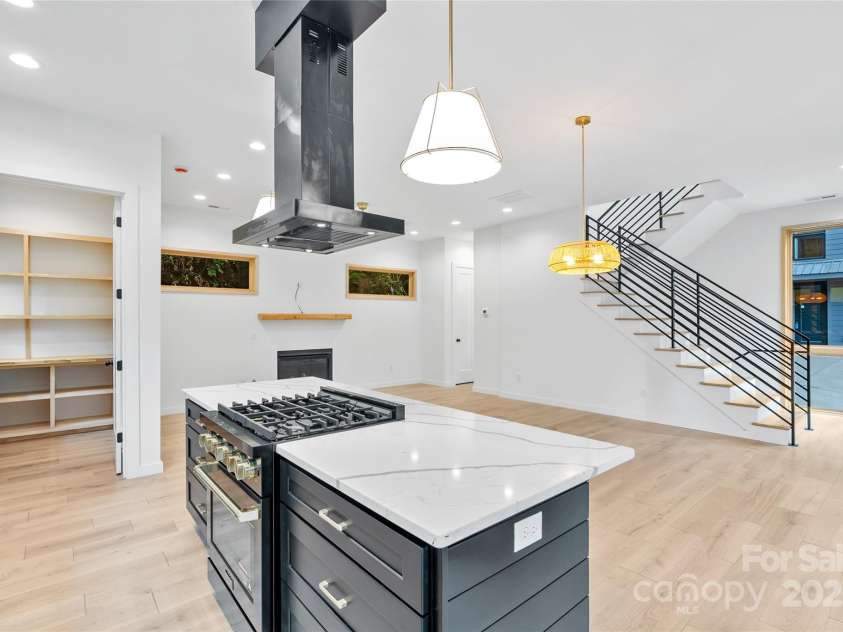 45 Waynesville Avenue, Asheville, NC 28806.  MLS# CAR4289629, YatesRealty ID 32339. 