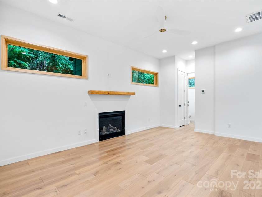 45 Waynesville Avenue, Asheville, NC 28806.  MLS# CAR4289629, YatesRealty ID 32339. 