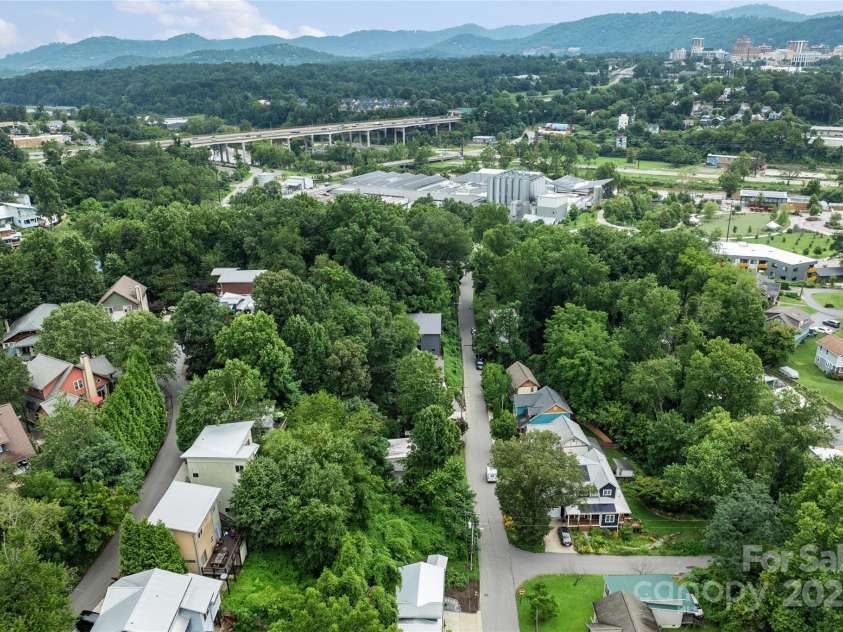 45 Waynesville Avenue, Asheville, NC 28806.  MLS# CAR4289629, YatesRealty ID 32339. 