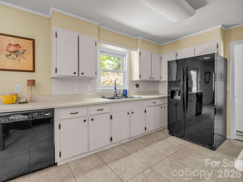 184 Edwards Street, Rutherfordton, NC 28139.  MLS# CAR4396063, YatesRealty ID 32340. 