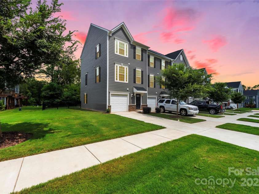 3120 Beeler Lane, Charlotte, NC 28208.  MLS# CAR4292825, YatesRealty ID 32340. 