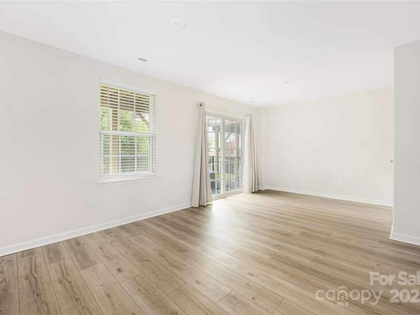 3120 Beeler Lane, Charlotte, NC 28208.  MLS# CAR4292825, YatesRealty ID 32340. Main floor living room