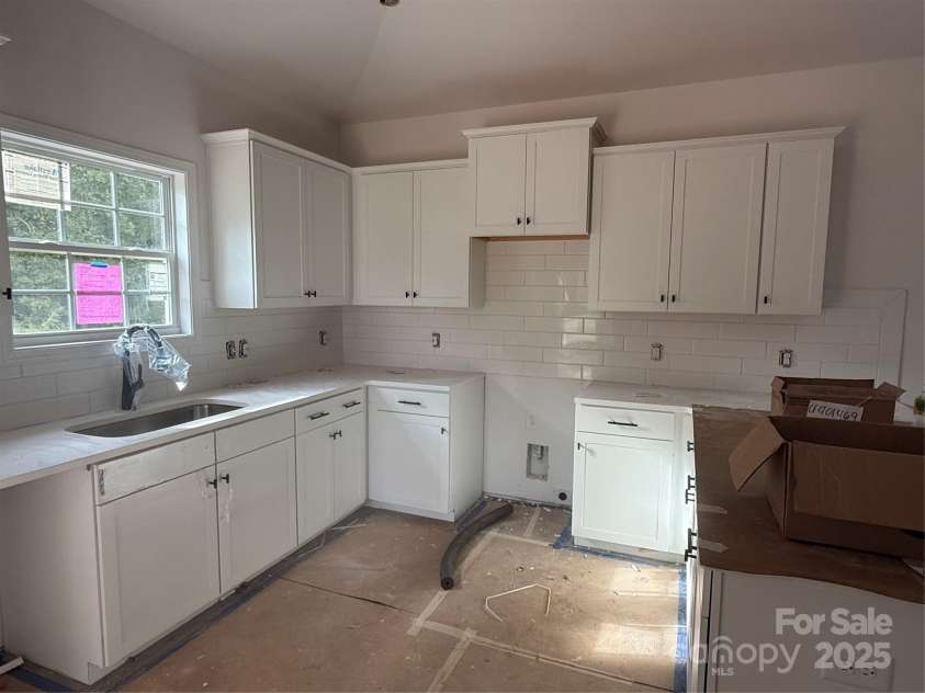 3949 Port Richmond Avenue, Gastonia, NC 28056.  MLS# CAR4292369, YatesRealty ID 32341. Kitchen