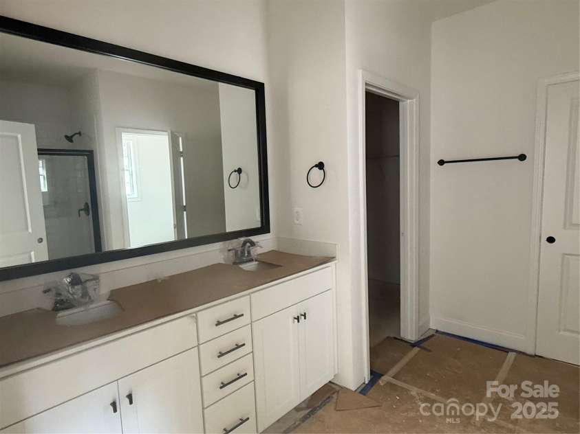 3949 Port Richmond Avenue, Gastonia, NC 28056.  MLS# CAR4292369, YatesRealty ID 32341. Primary Bath