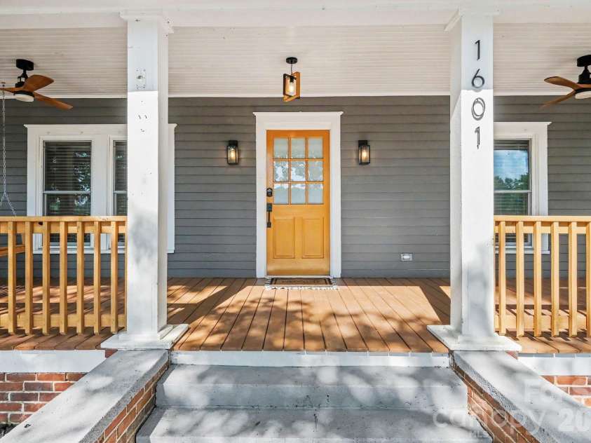 1601 Lawing Road, Charlotte, NC 28216.  MLS# CAR4396468, YatesRealty ID 32342. 