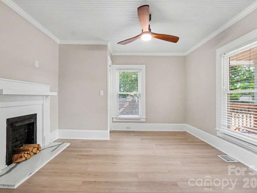 1601 Lawing Road, Charlotte, NC 28216.  MLS# CAR4396468, YatesRealty ID 32342. 