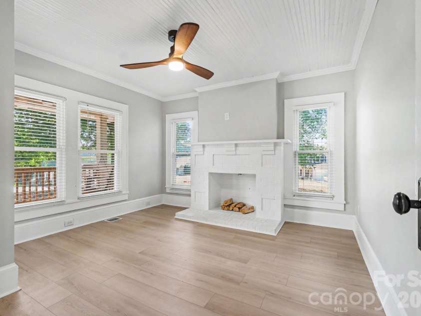 1601 Lawing Road, Charlotte, NC 28216.  MLS# CAR4396468, YatesRealty ID 32342. 