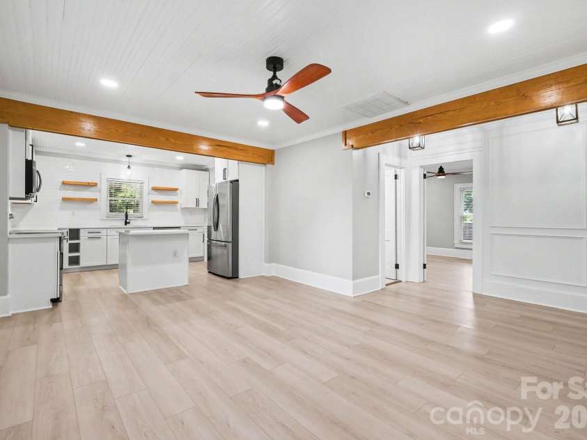 1601 Lawing Road, Charlotte, NC 28216.  MLS# CAR4396468, YatesRealty ID 32342. 