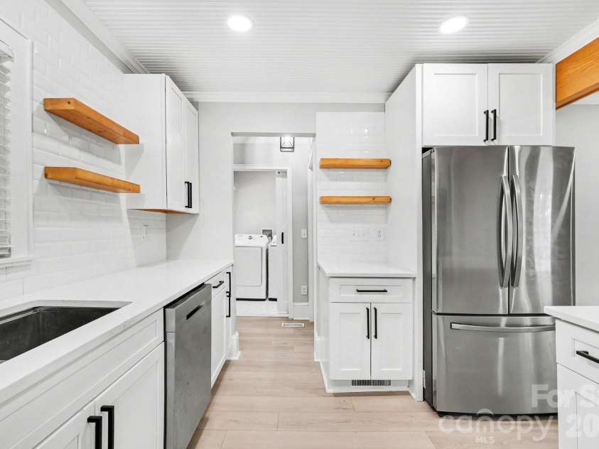 1601 Lawing Road, Charlotte, NC 28216.  MLS# CAR4396468, YatesRealty ID 32342. 