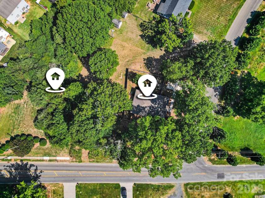 1601 Lawing Road, Charlotte, NC 28216.  MLS# CAR4396468, YatesRealty ID 32342. 