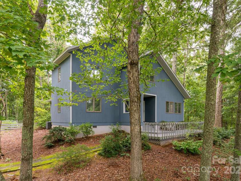 427 Shadowwood Drive, Leicester, NC 28748.  MLS# CAR4292617, YatesRealty ID 32342. 
