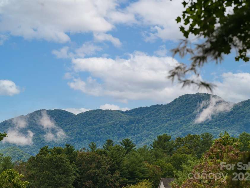 427 Shadowwood Drive, Leicester, NC 28748.  MLS# CAR4292617, YatesRealty ID 32342. 
