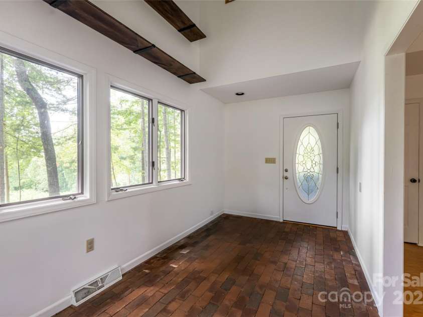 427 Shadowwood Drive, Leicester, NC 28748.  MLS# CAR4292617, YatesRealty ID 32342. 